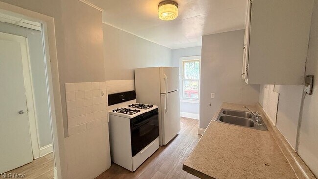 Building Photo - 1083 Stroman Ave Unit A