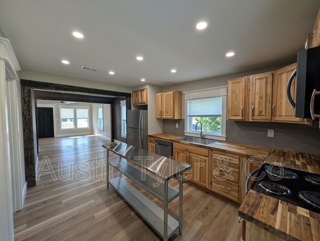 Photo - 2992 Smith St