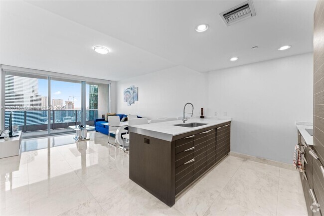 Building Photo - 200 Biscayne Blvd Way Unit 3312 Rental