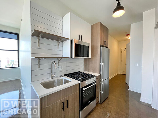 Photo - 1139 W Lawrence Ave Condo Unit 915