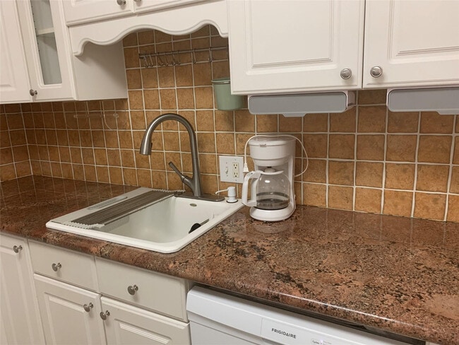 Building Photo - 2940 N Course Dr Unit 104