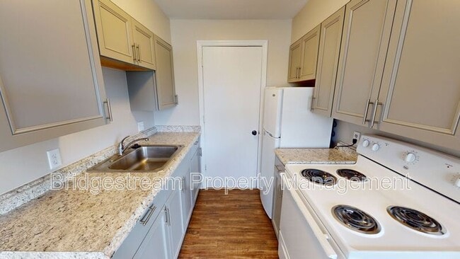 92 W Franklin St