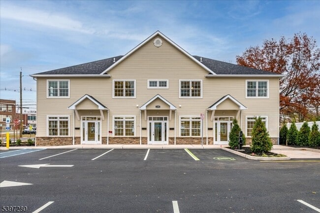 Building Photo - 1400 Hamilton Blvd Unit 2