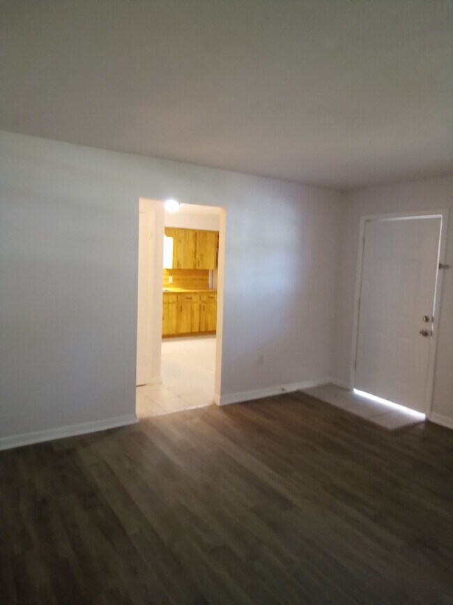 724 W Alamo Dr