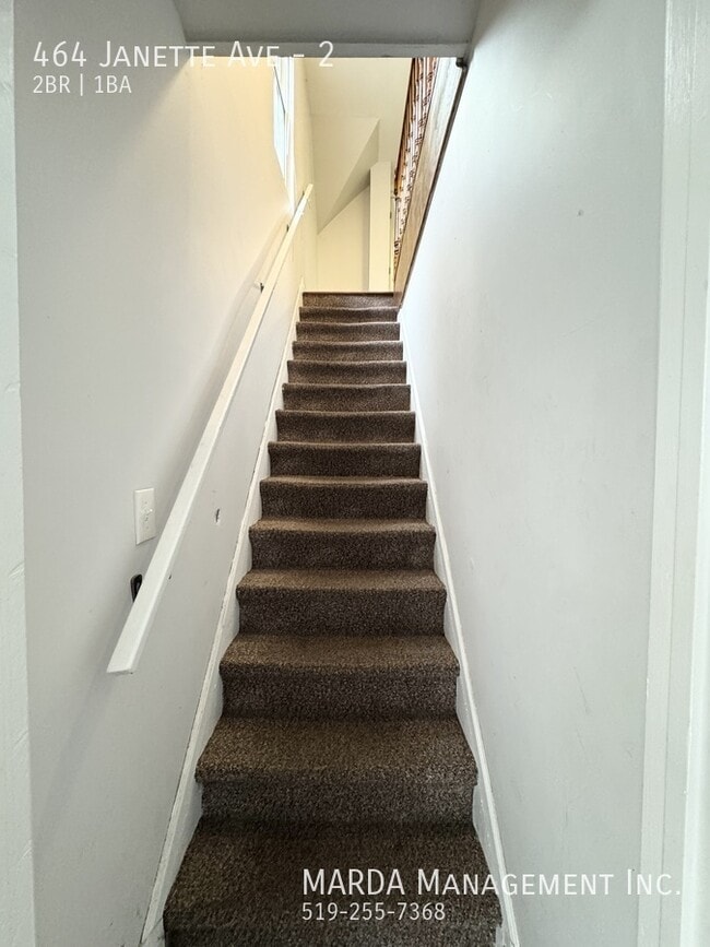 Photo - COZY 2 BED/1 BATH UPPER UNIT DOWNTOWN WINDSOR + HYDRO Unit 2