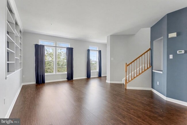 Photo - 5034 Strawbridge Terrace