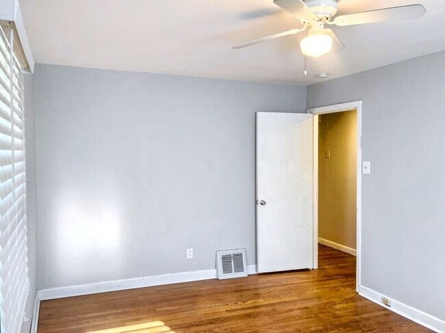 Photo - 3238 Krem Ave