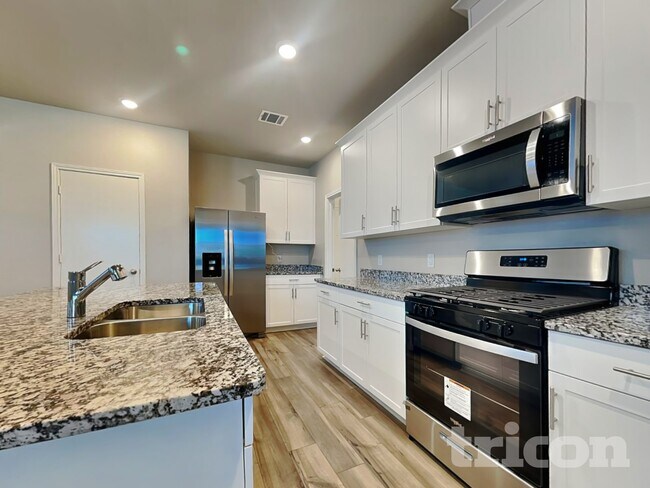 Photo - 5124 Saddle Clb Dr