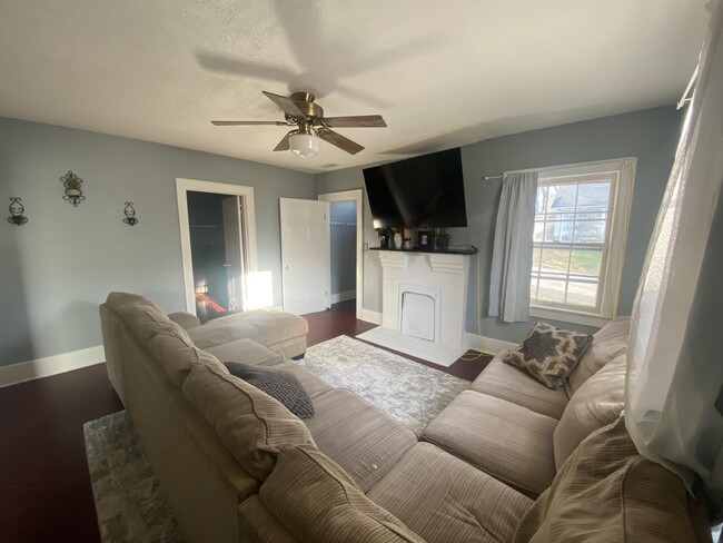 Photo - 315 W 14th St