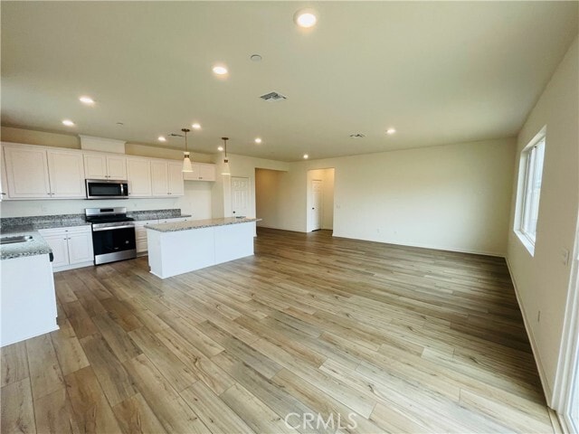 Photo - 19770 Barnfield Pl