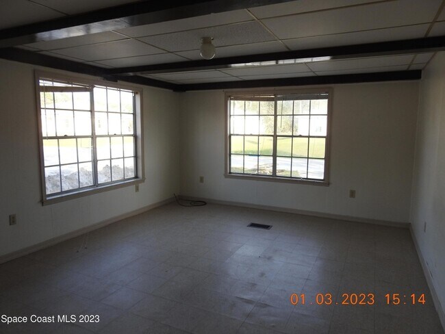 Photo - 484 Bridgeport Ave NW