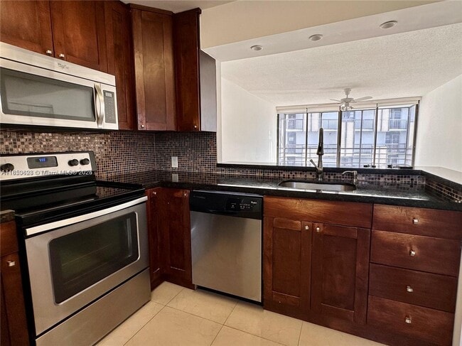 Photo - 20500 W Country Club Dr Unit 706