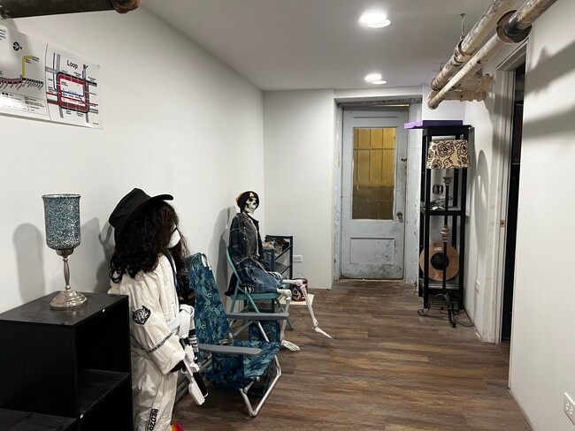 Building Photo - 5614 N Wayne Ave Unit Ground Level