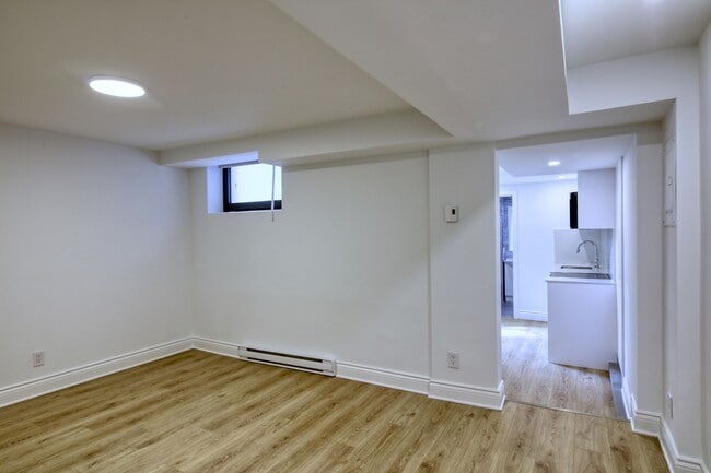 Photo - 2050 Av. Claremont Unit 34