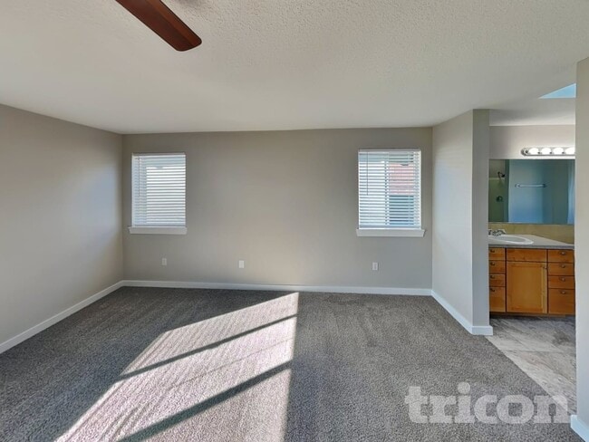 Photo - 2525 W 10th St