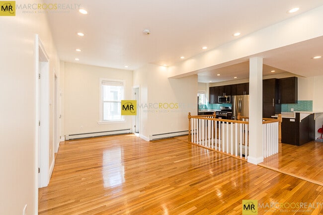 Photo - 128 Monument St