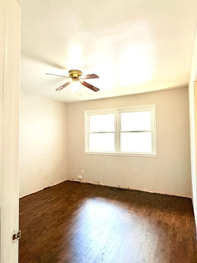 Photo - 521 S Oak Grove Ave
