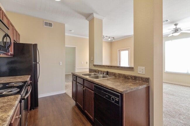 Photo - Sonoma Court