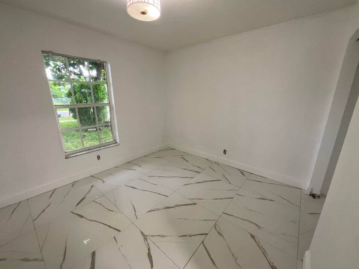 Photo - 609 W Ocean Ave
