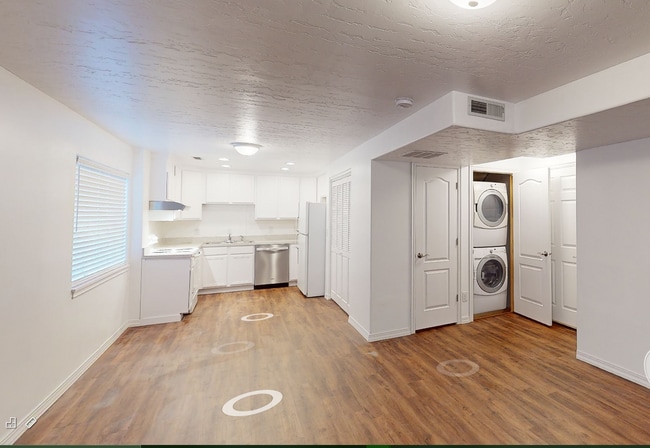 Building Photo - 9929 N Mulberry Dr Rental