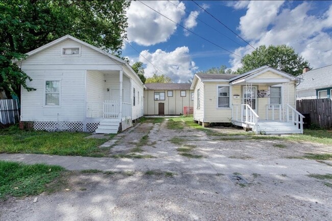 Building Photo - 906 1/2 Panama St Unit A