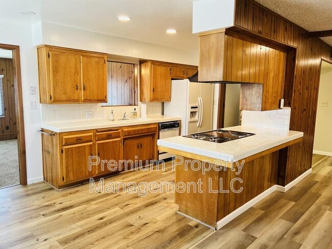 Building Photo - 6212 Friant Dr