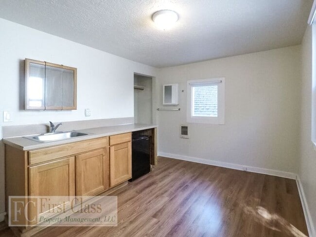 Photo - 2708 NE Sandy Blvd