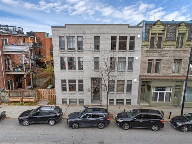 Building Photo - 3180 St Catherine St E