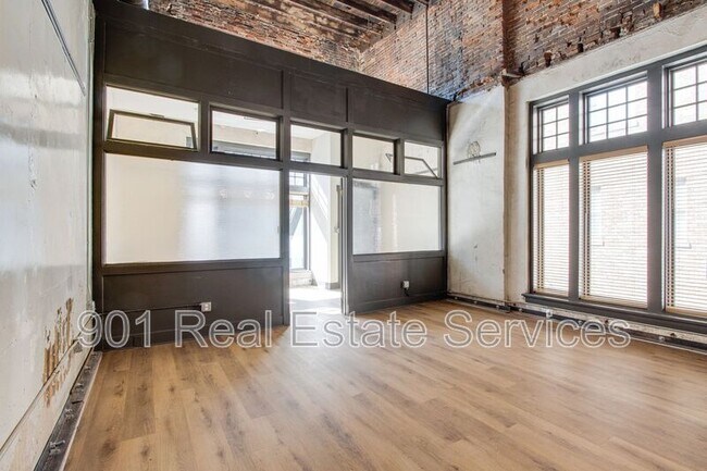 Photo - 124 Monroe Ave Unidad #206