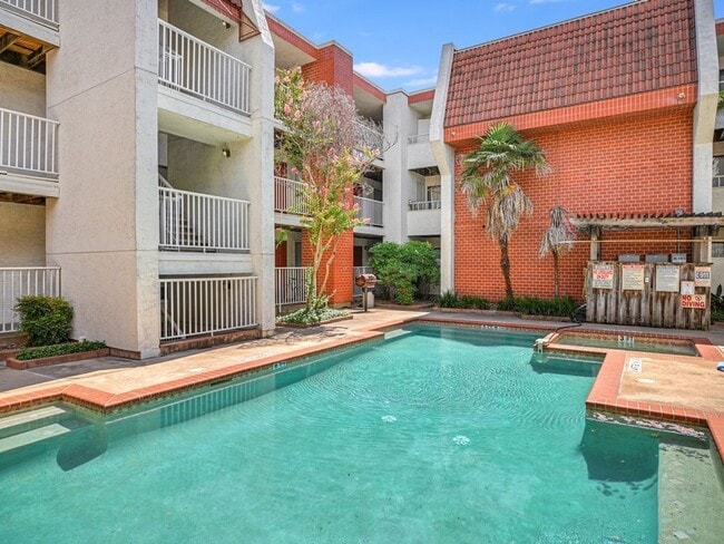 Building Photo - 1/1 Apartment Close to UT and Medical Dist... Unit 213