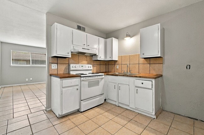 Photo - 1072A N Irvington Ave