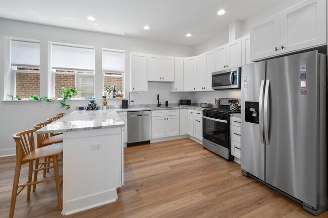 Photo - 824 N Maplewood Ave Unit 2