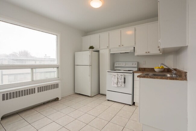 Photo - 4290-4320 Boul Métropolitain E Métropolitain E