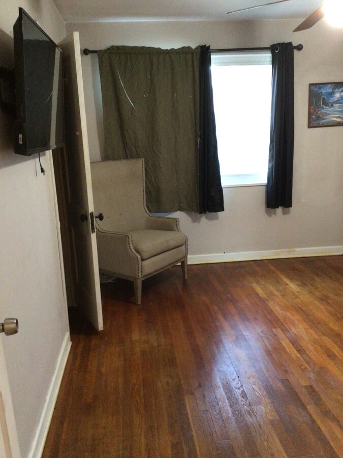 Photo - 163 Elmira St SW