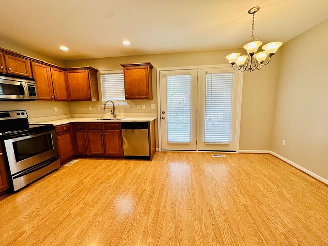 Photo - 108 Weist Pl