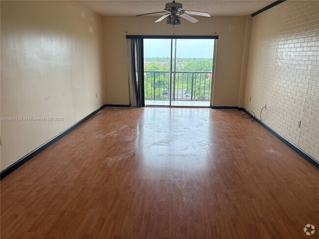 Building Photo - 4164 Inverrary Dr Unit 807 Rental