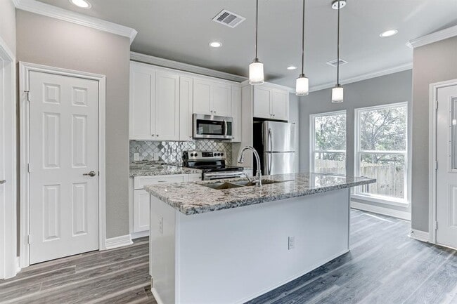 Photo - 3128 Coal St