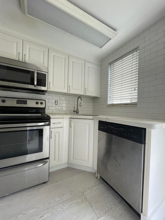 Photo - 145 NE 7th Ave