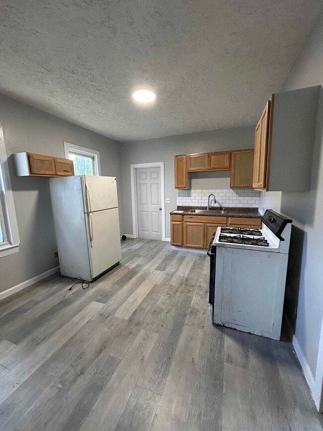 Photo - 1582 E 49th St