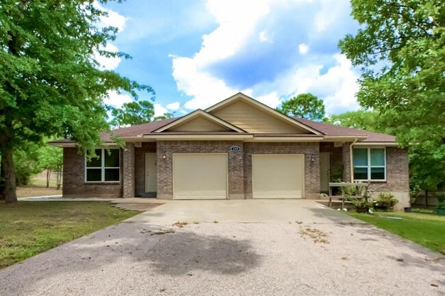 Building Photo - 133 N Kanaio Dr