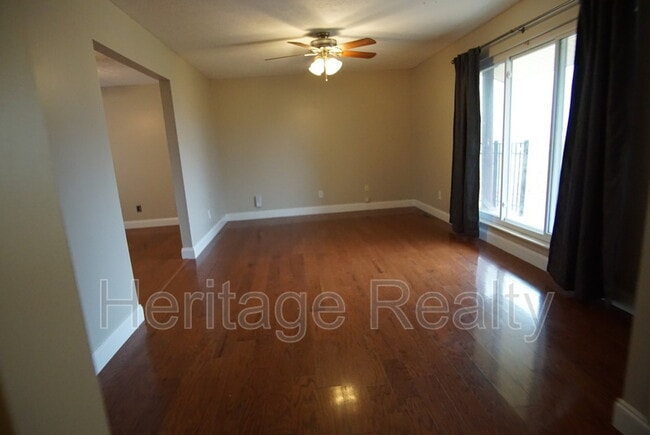 6209 Bryan Ln