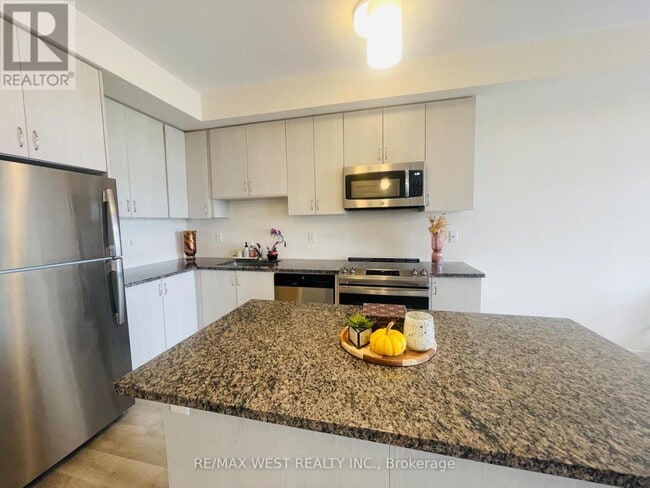 Photo - 2550 Castlegate Crossing