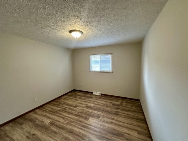 Photo - 1900 Hillandale Ave