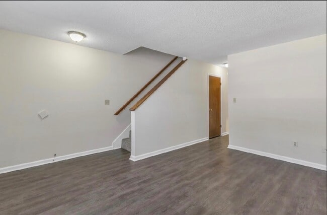 Photo - 102 Kimeran Ln