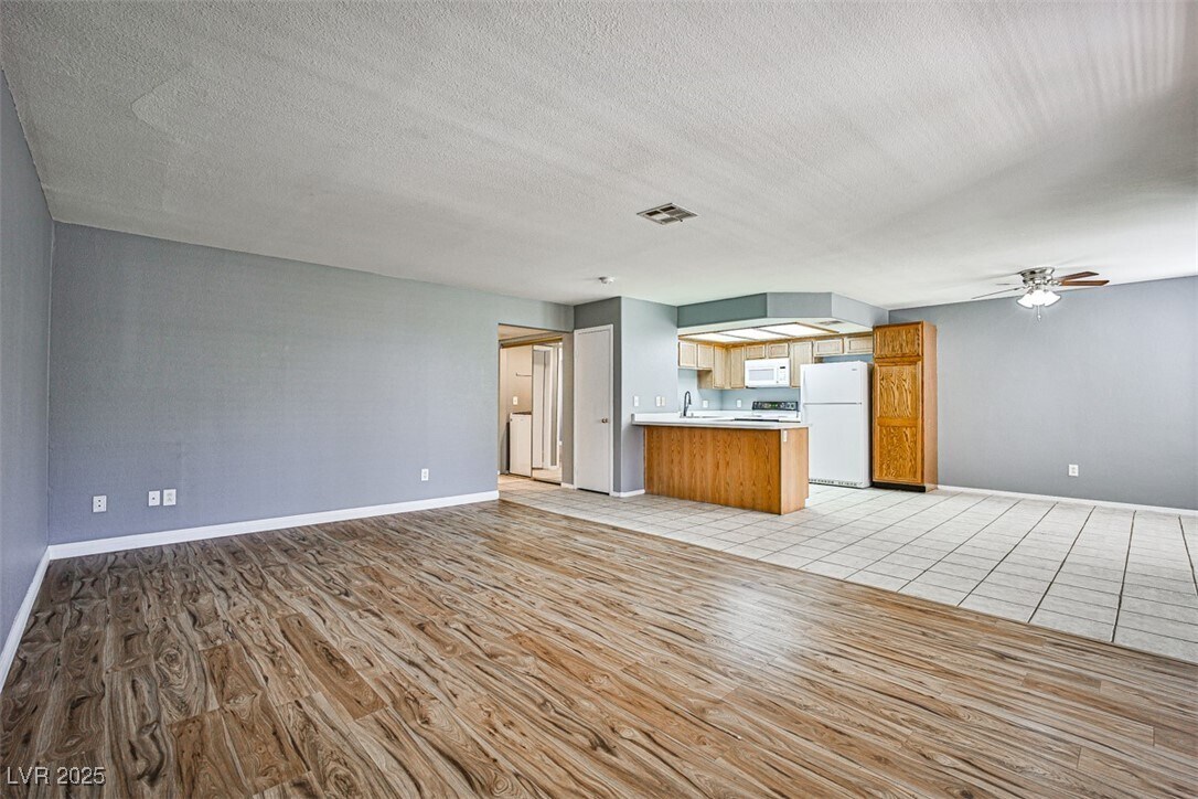 Photo - 8410 Eldora Ave Unidad 1001 Rental