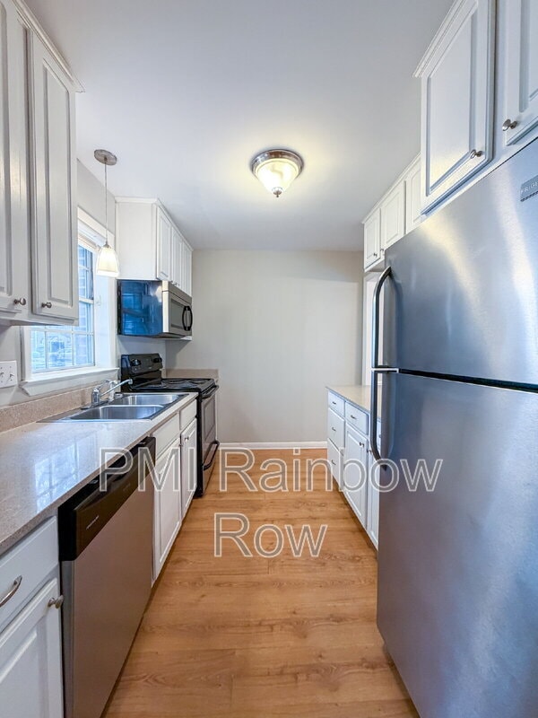 Photo - 425 Carriage Ln
