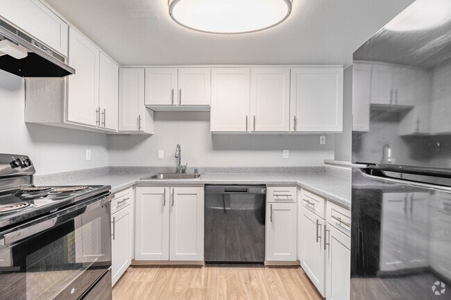 2BR, 2BA - 1,185SF - Kitchen