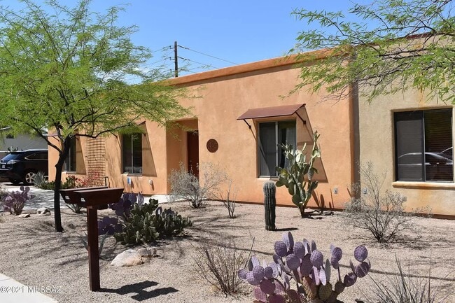 Building Photo - 312 S Cherry Ave Unit 2