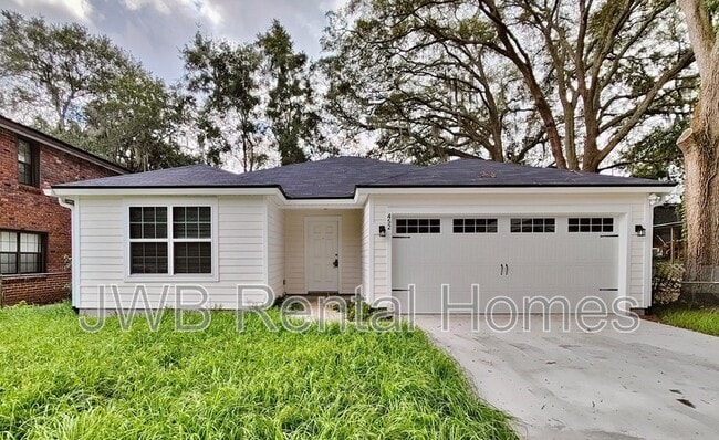 Photo - 452 Malcross Ave