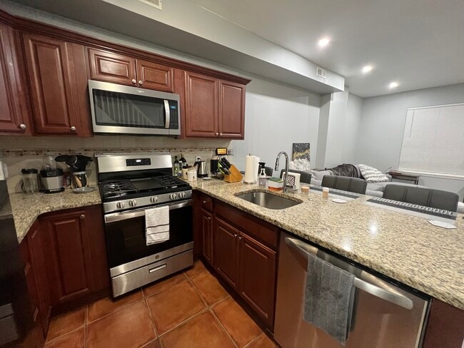 Photo - 2221 N Sydenham St